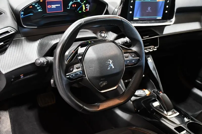PEUGEOT E-208