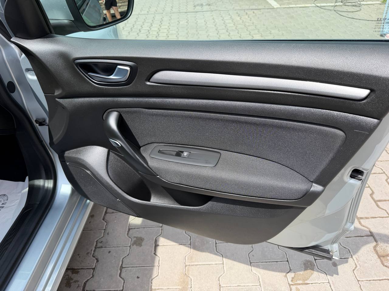 Renault Megane Business HYBRID