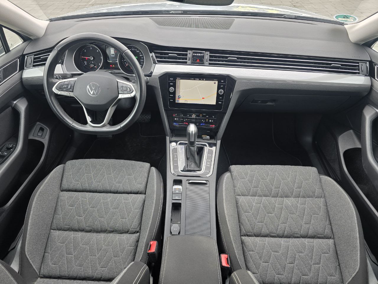 Volkswagen Passat Business+