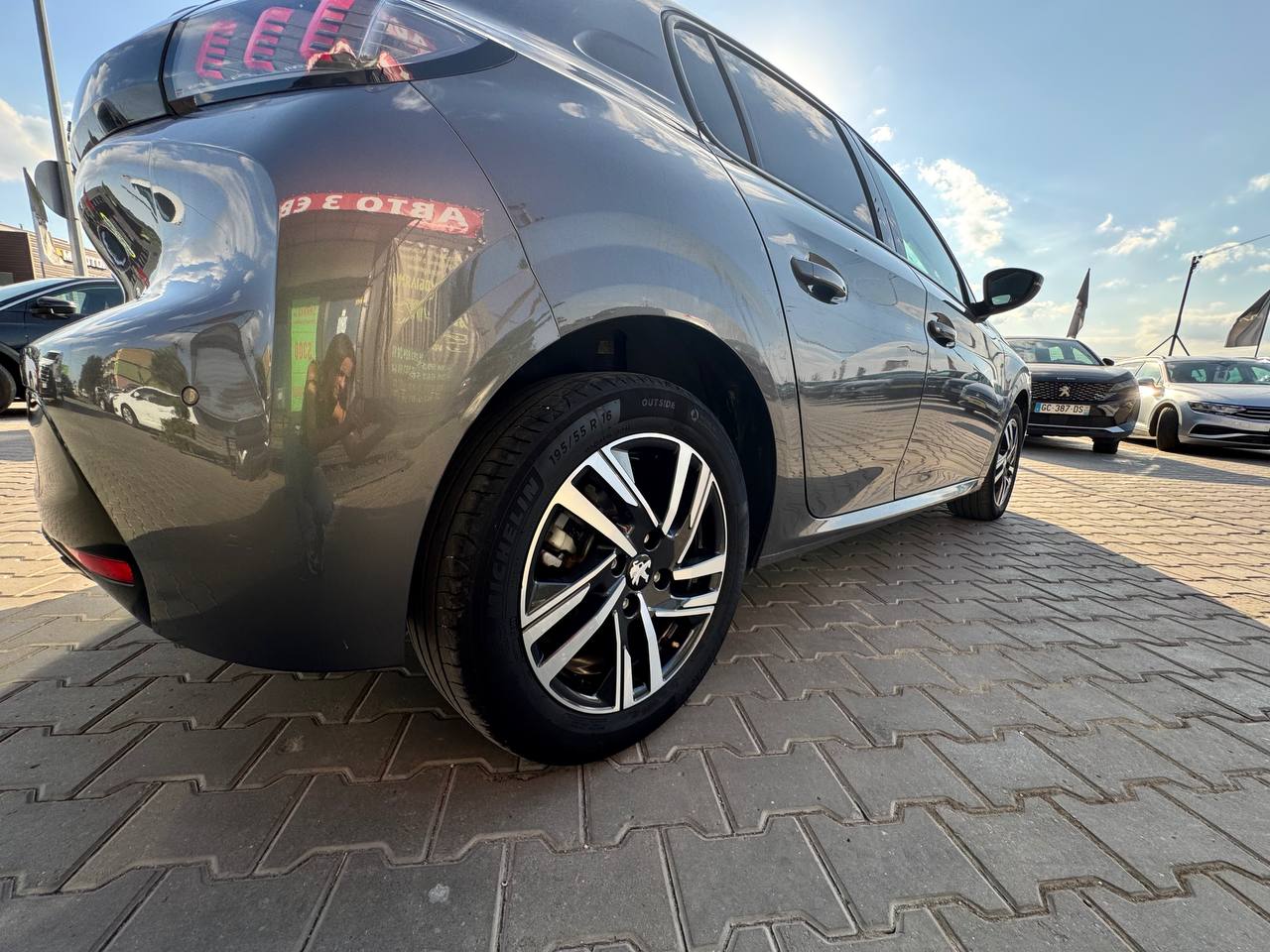 Peugeot 208 ALLURE