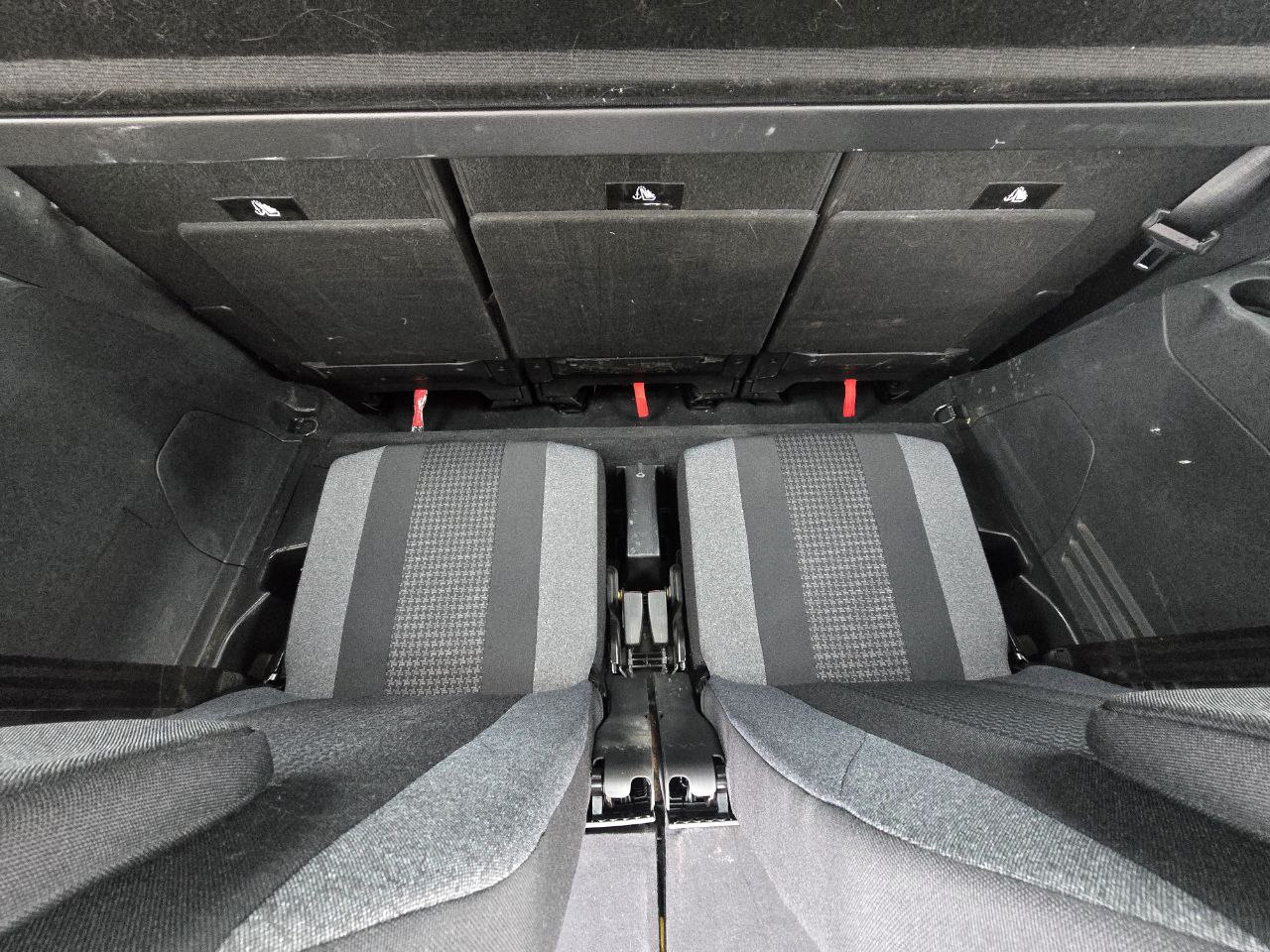 PEUGEOT 5008 Business