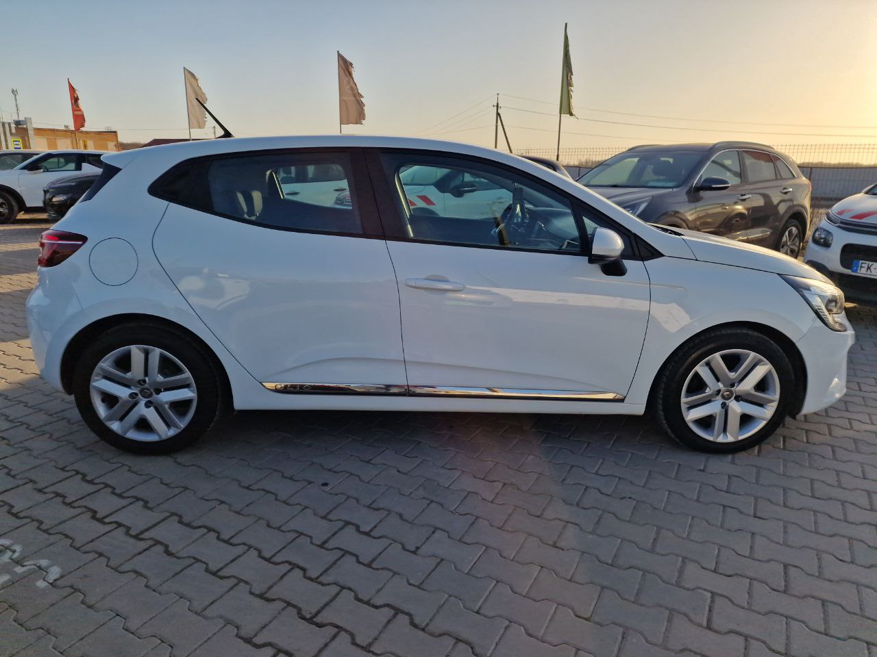 Renault Clio HYBRID Business