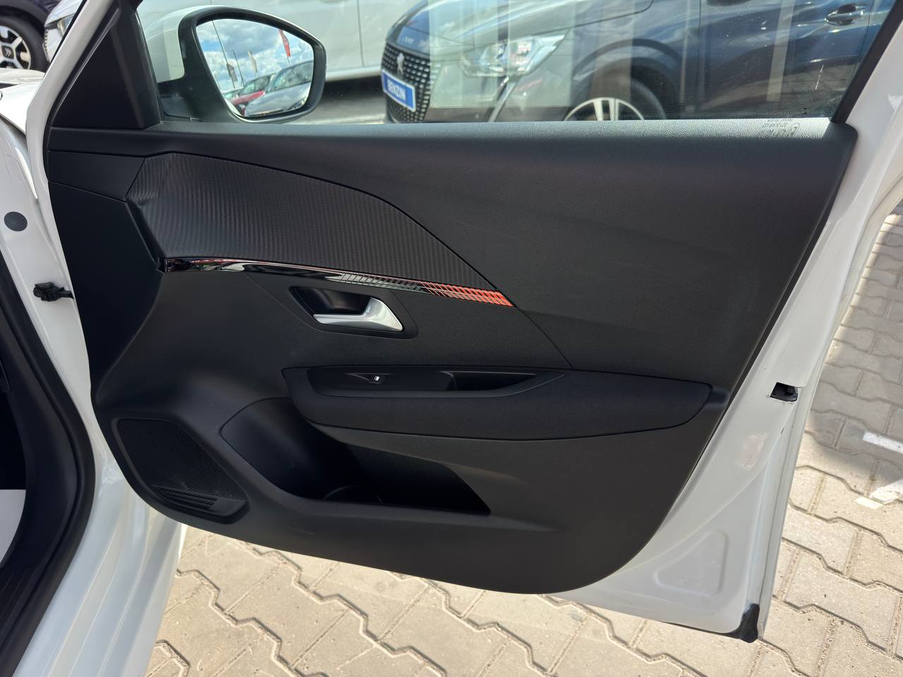 Peugeot E-208 Business