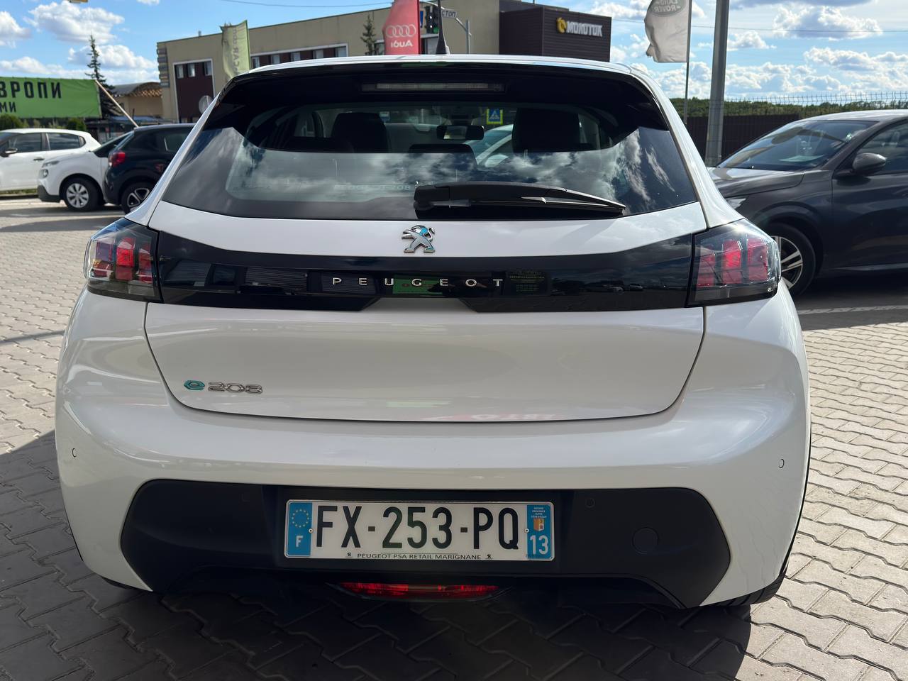 Peugeot E-208 Business