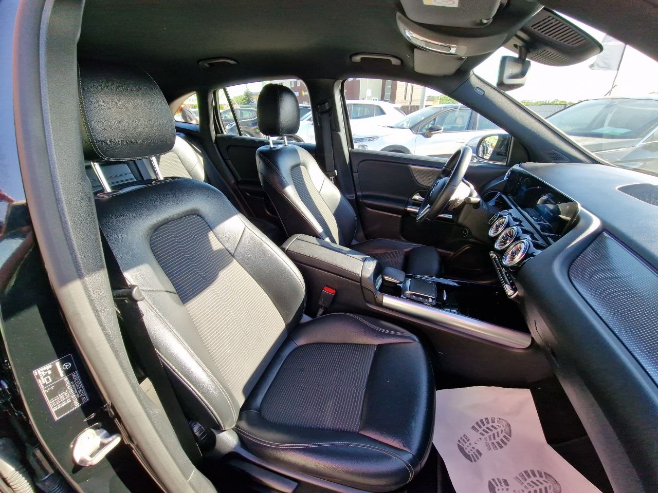 MERCEDES BENZ EQA