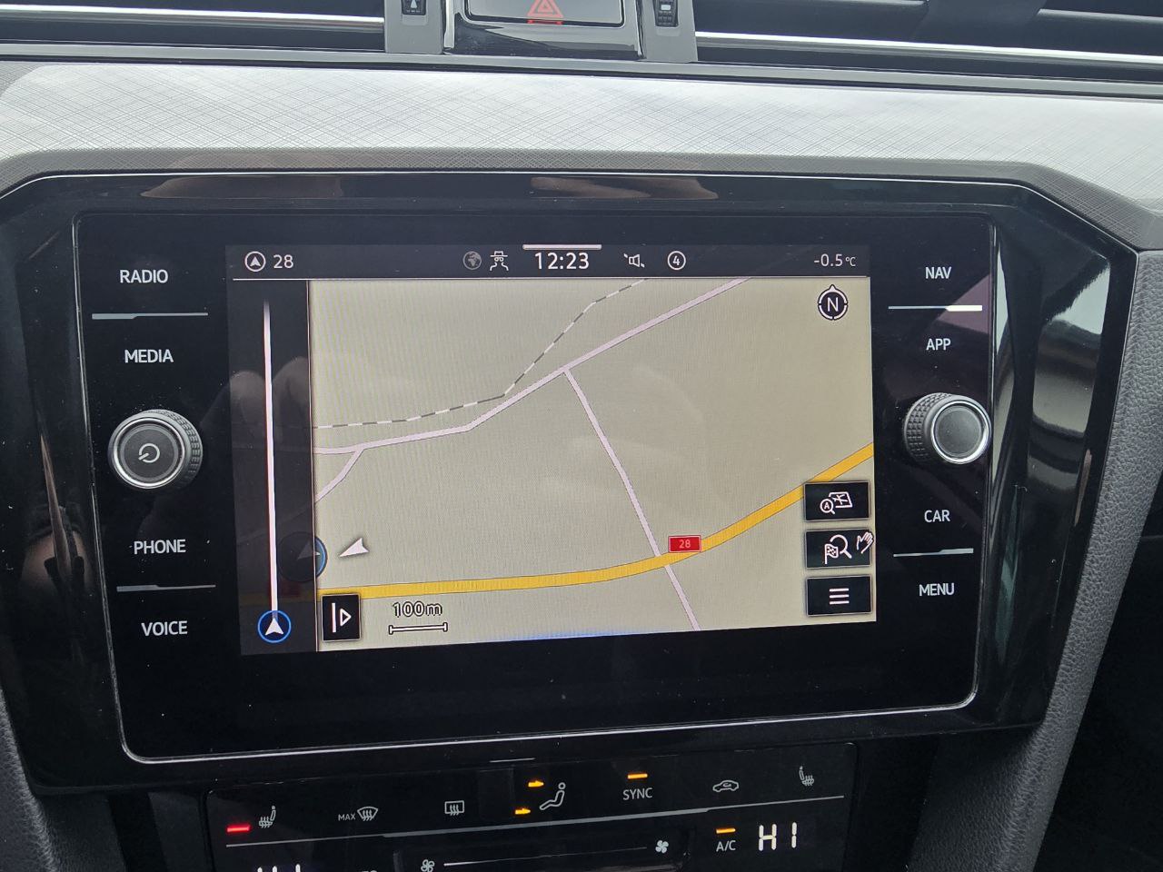 Volkswagen Passat Business+