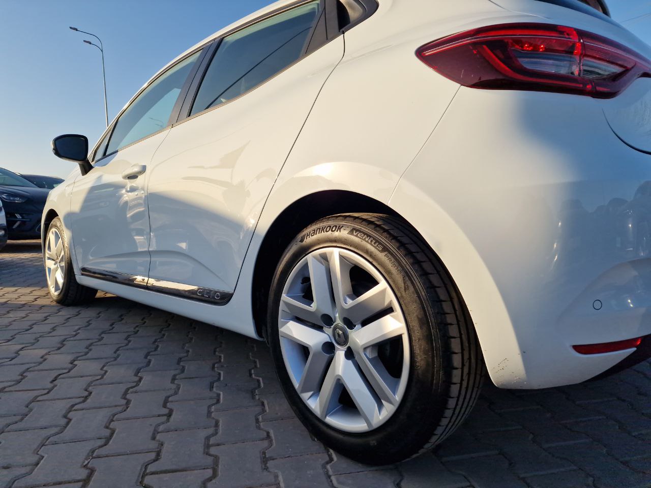 Renault Clio HYBRID Business