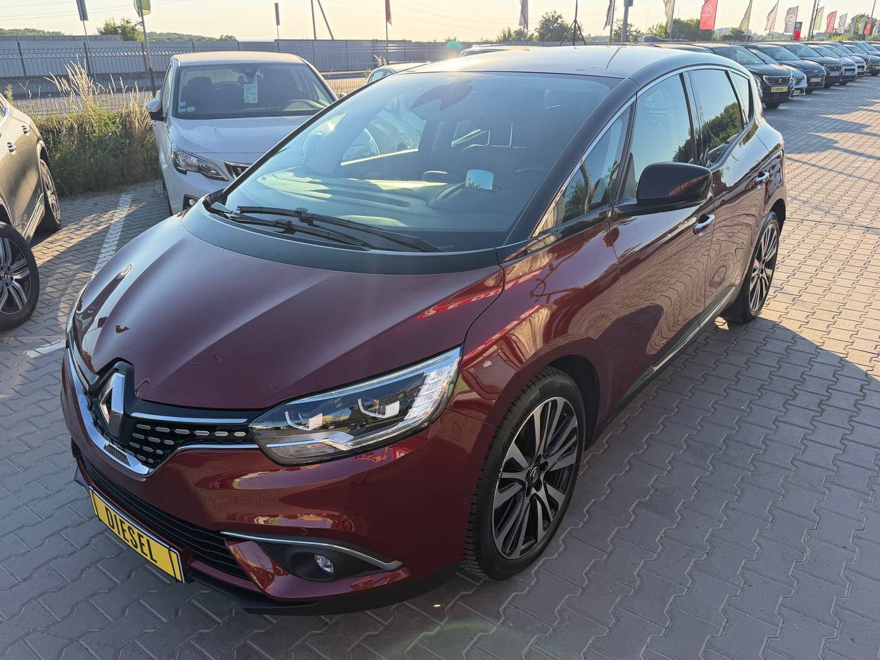 Renault Scenic INITIALE PARIS