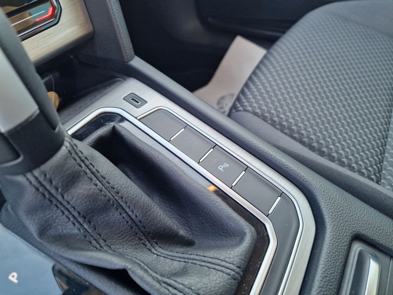 Volkswagen Passat Business+