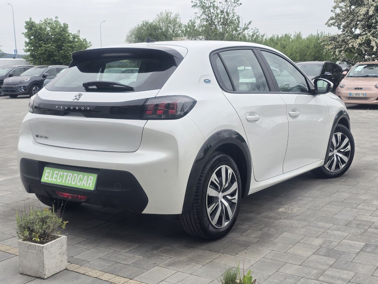 Peugeot E-208 Business
