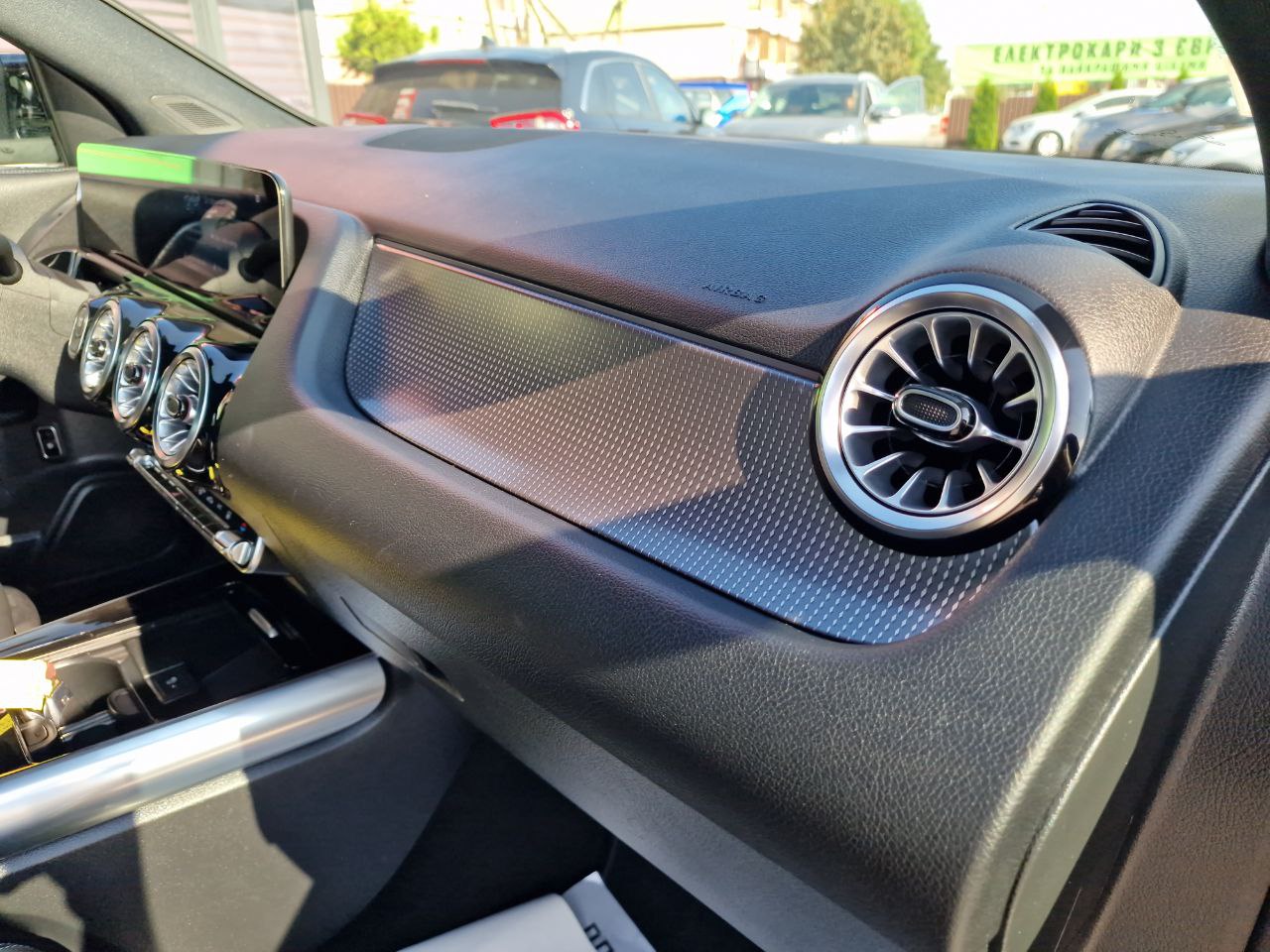 MERCEDES BENZ EQA