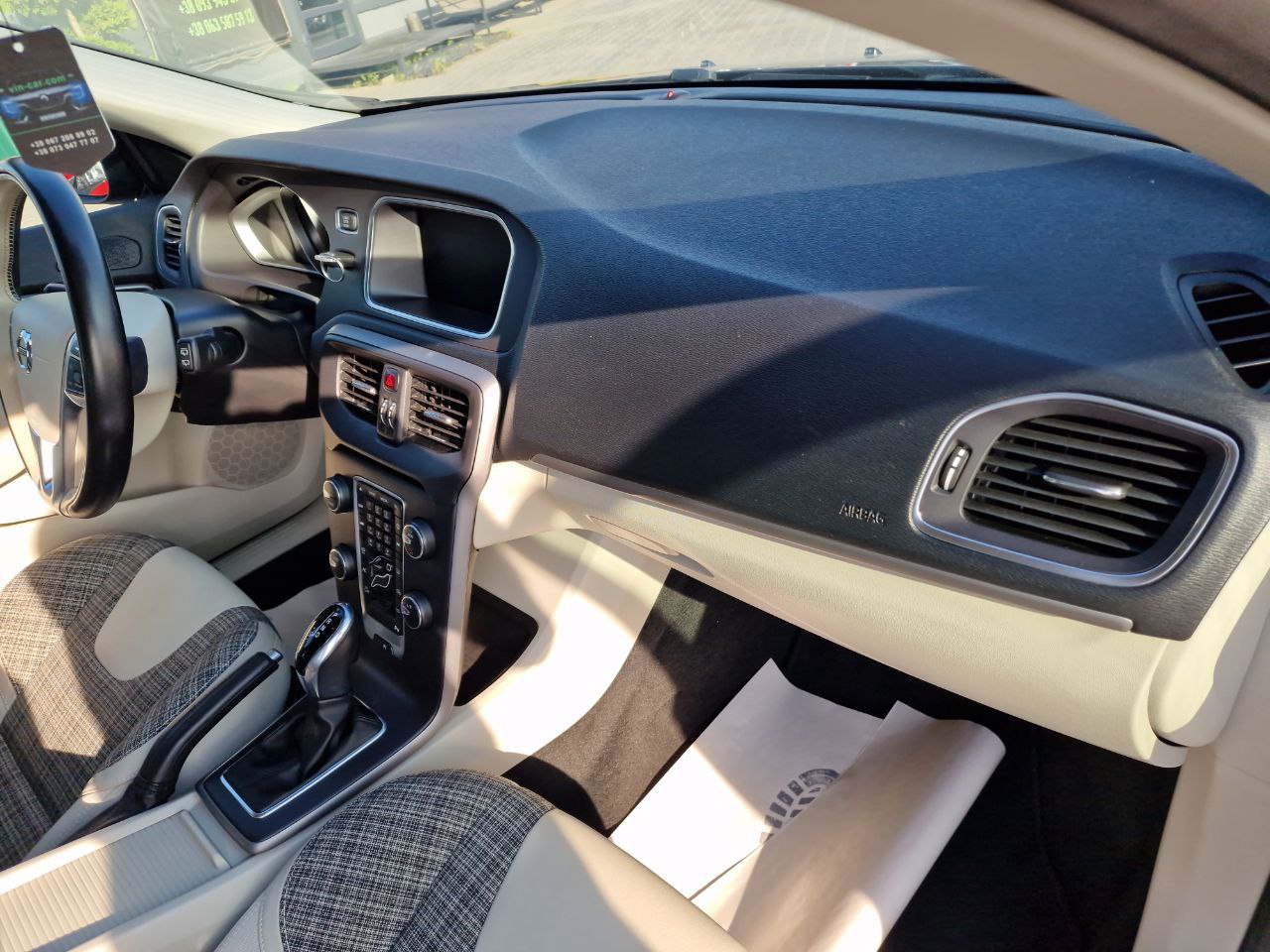 VOLVO V40