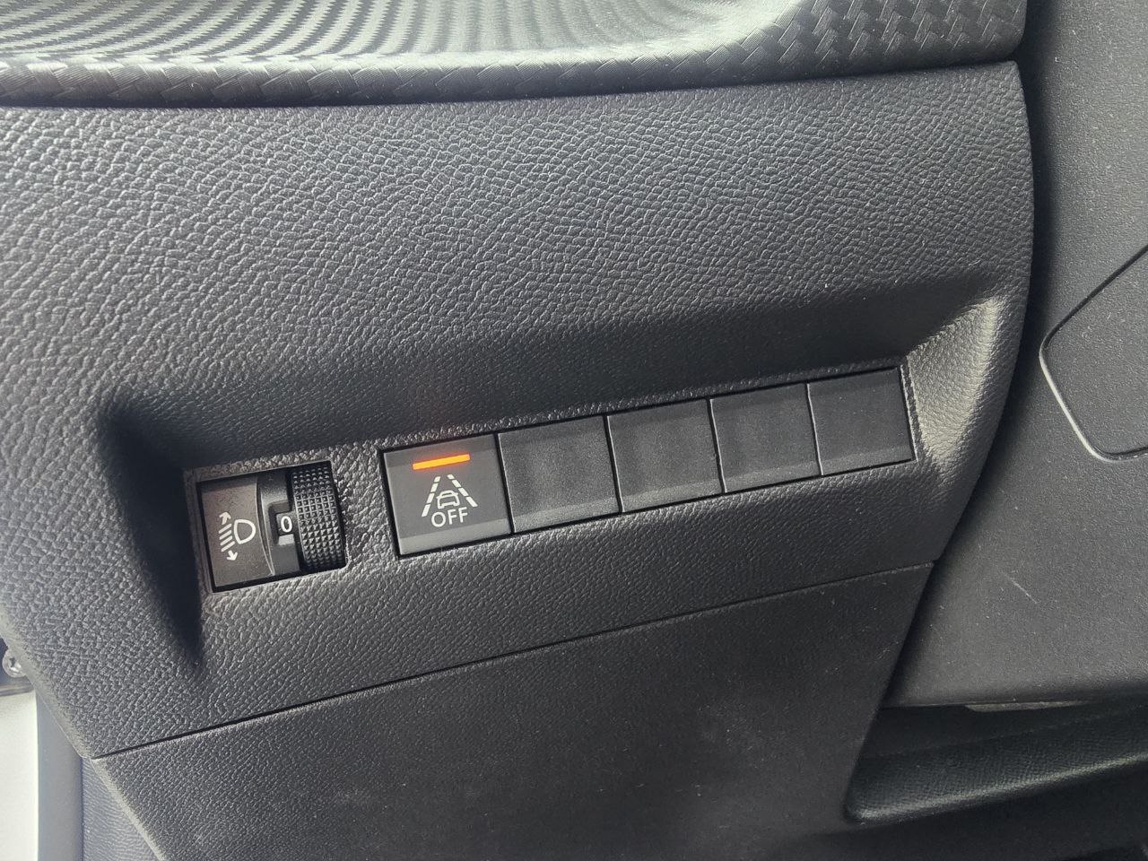 Peugeot E-208 Business