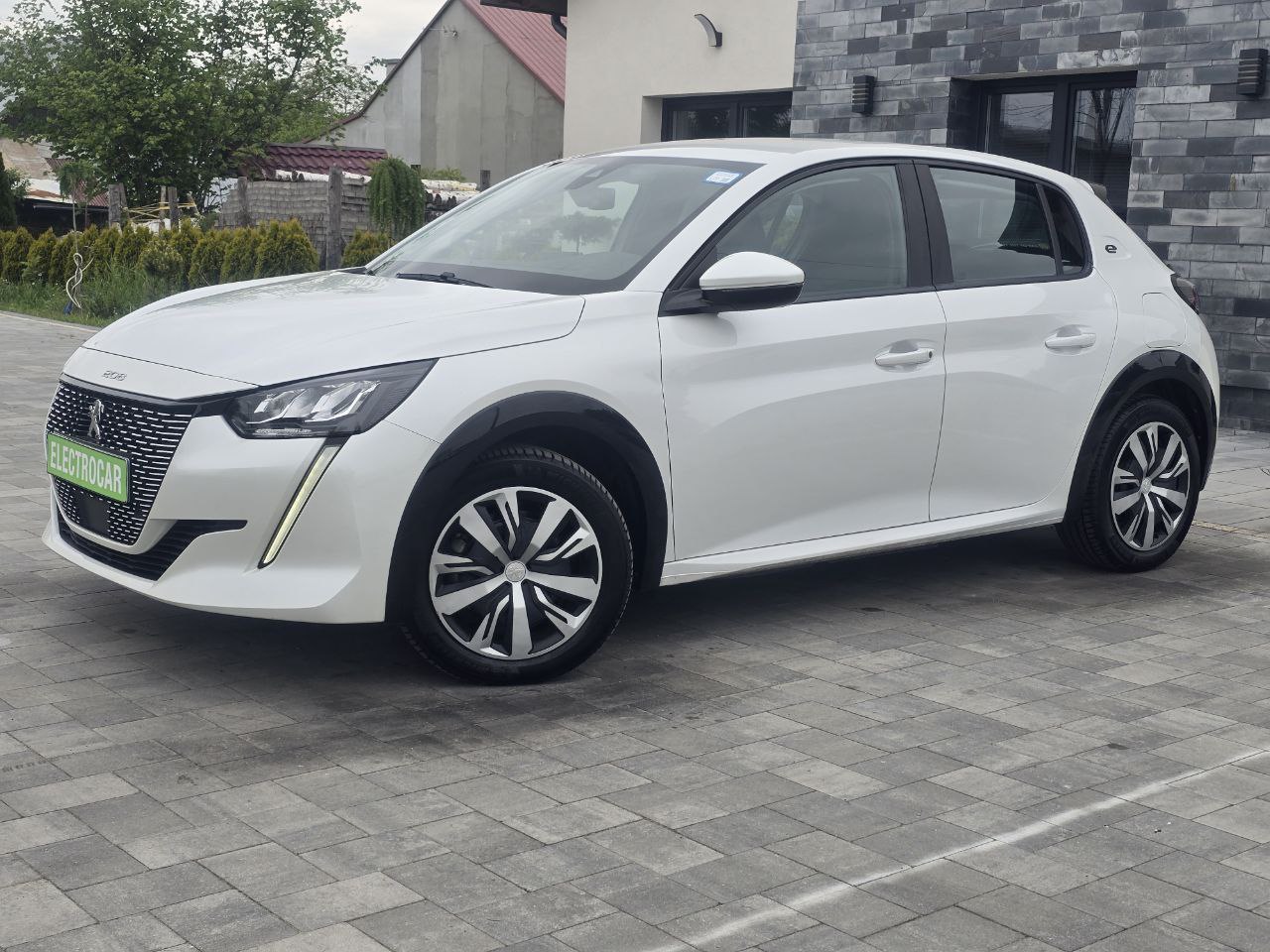 Peugeot E-208 Business