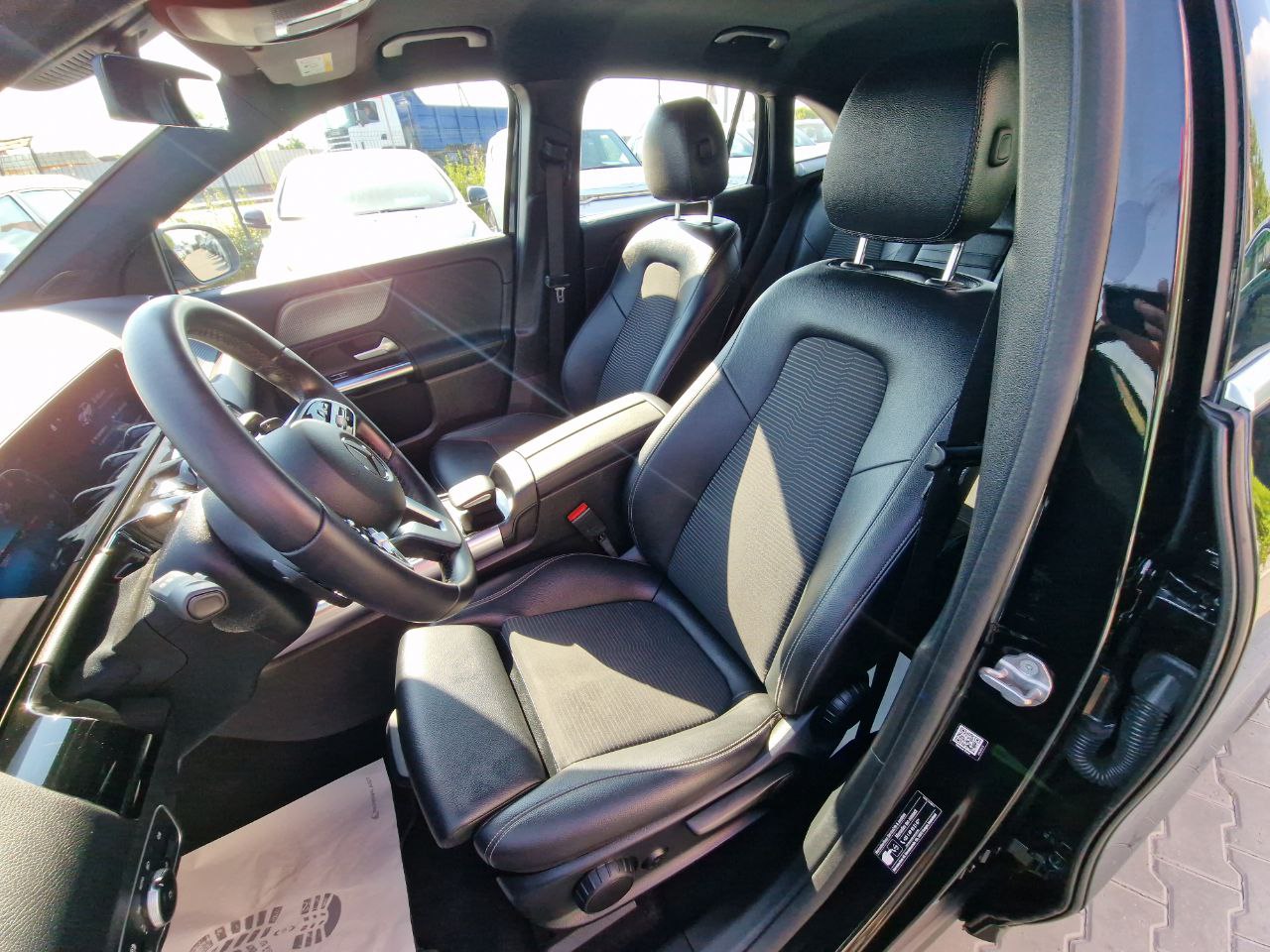 MERCEDES BENZ EQA