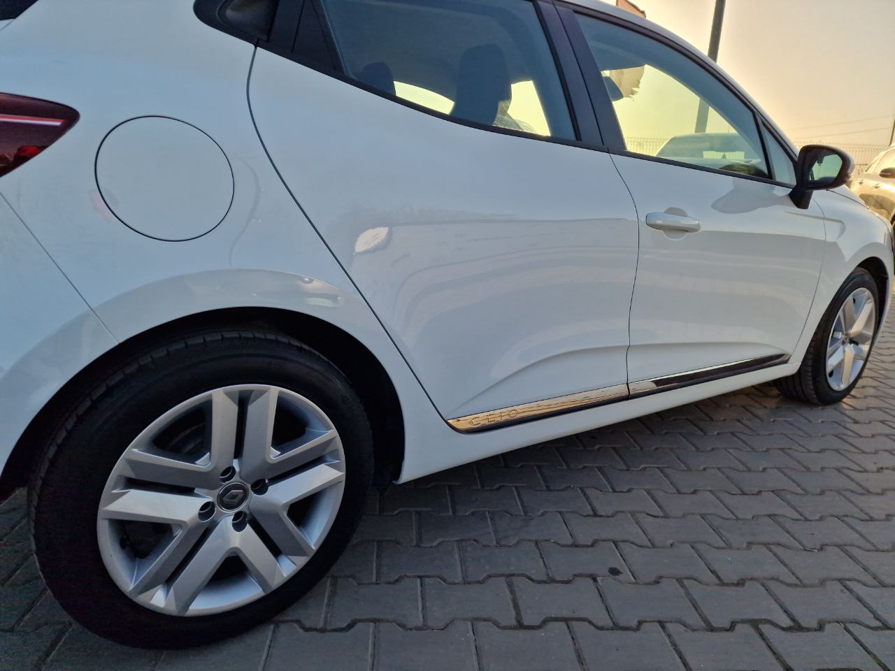 Renault Clio HYBRID Business
