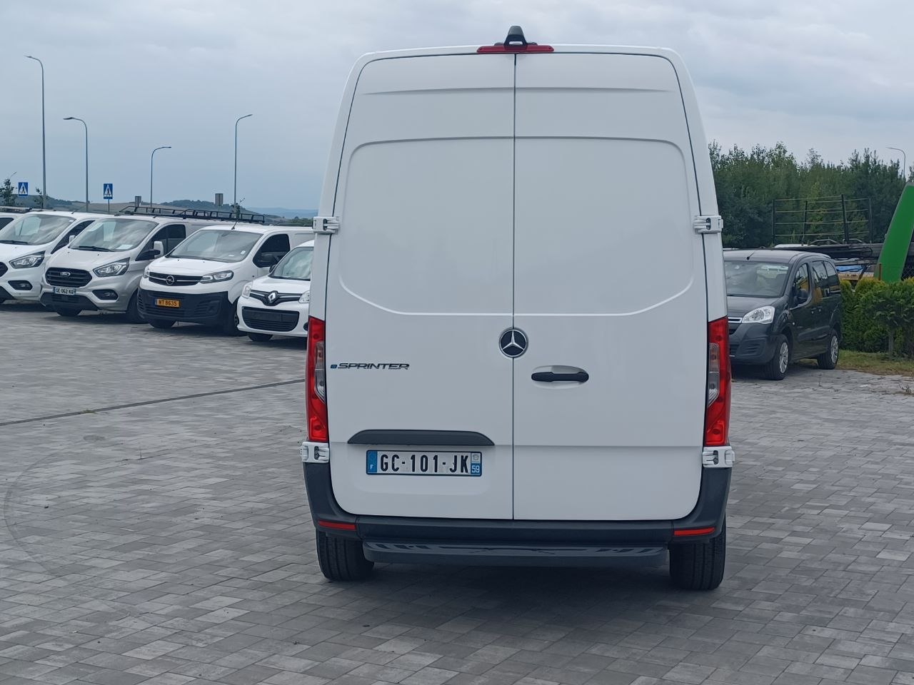 Mercedes-Benz E-Sprinter FWD