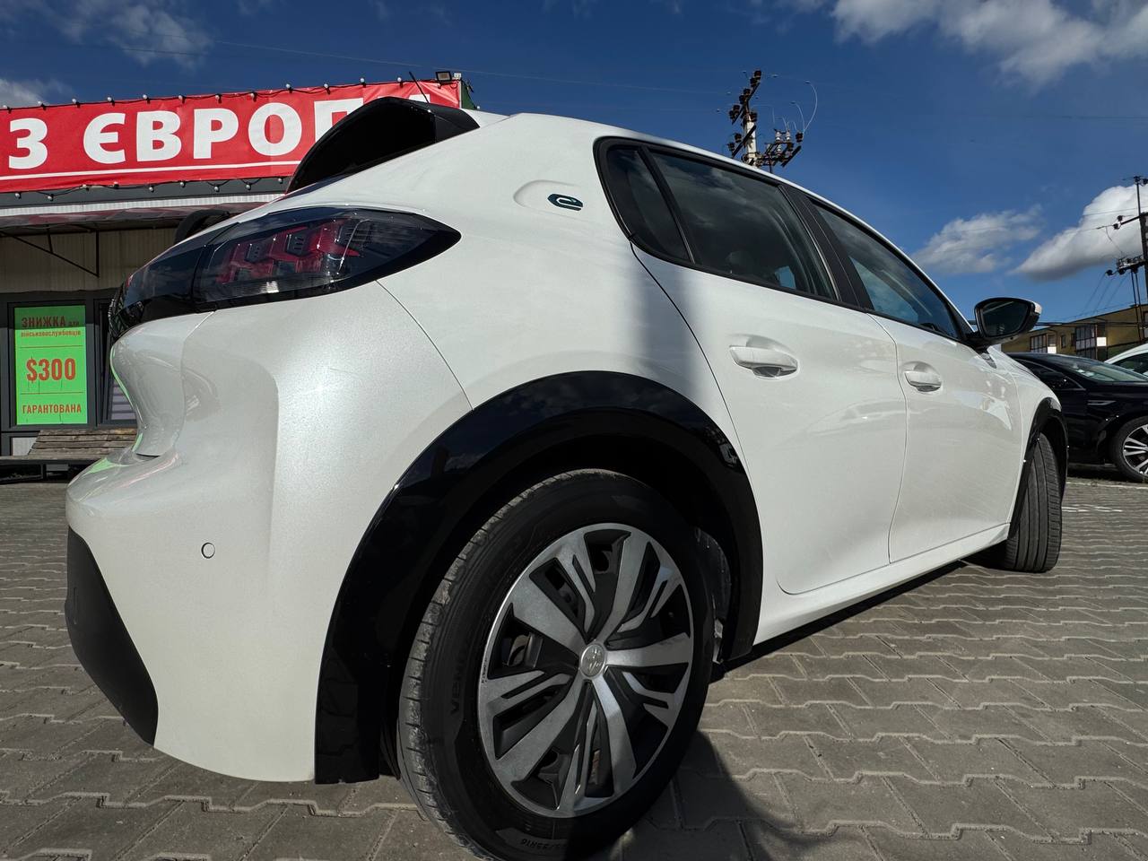 Peugeot E-208 Business