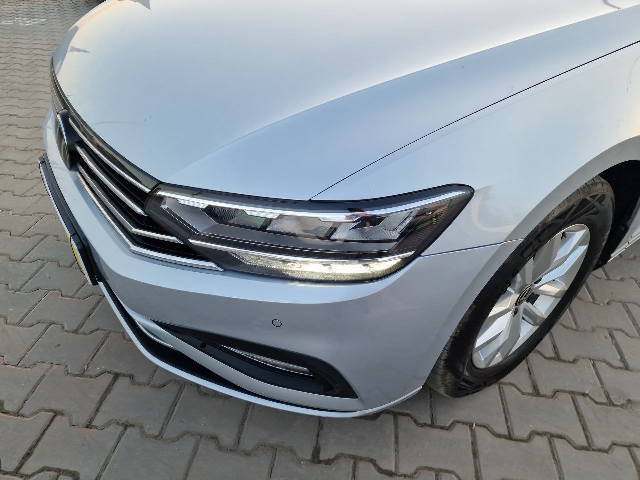Volkswagen Passat Business+