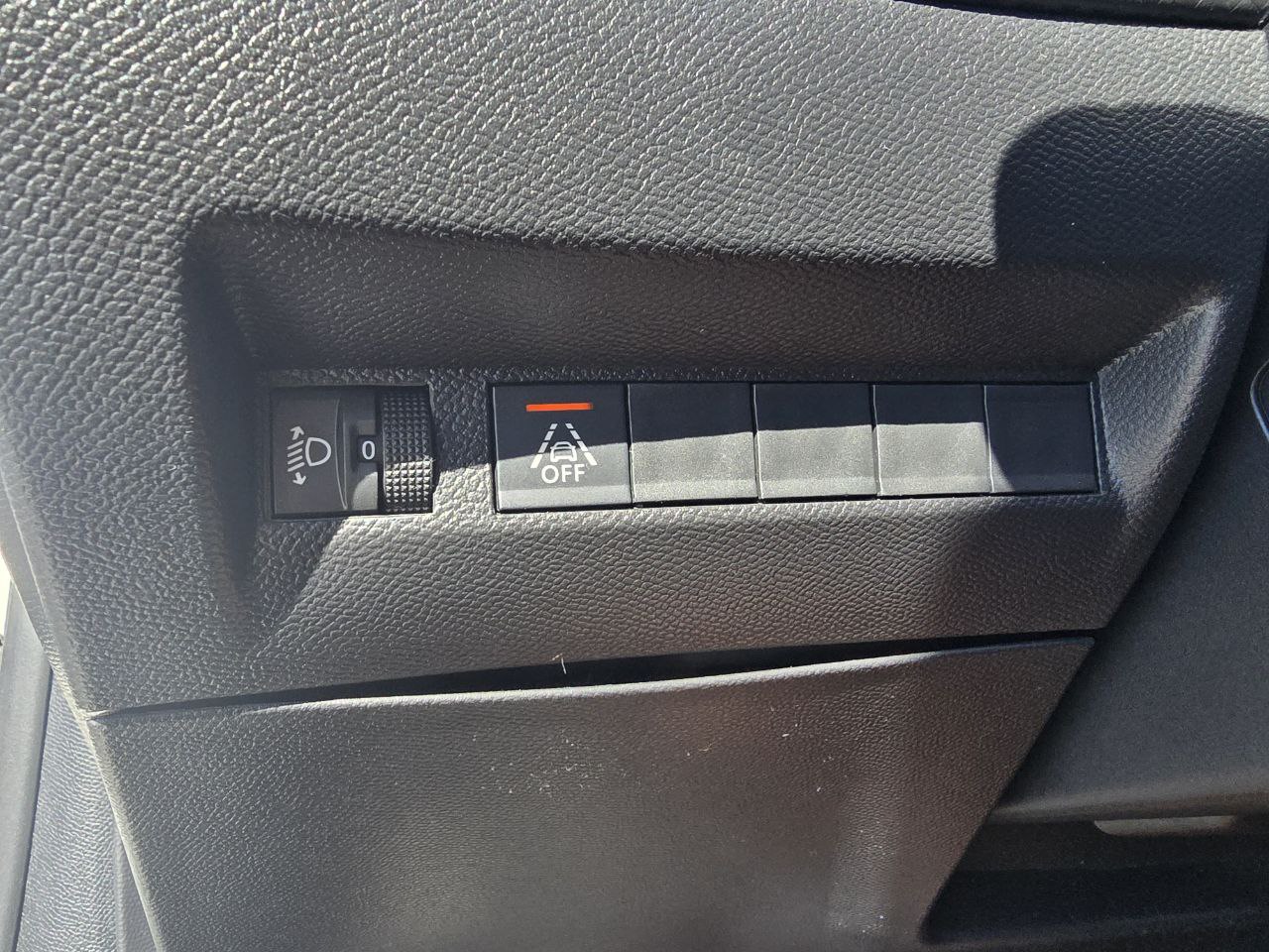 Peugeot E-208 Business