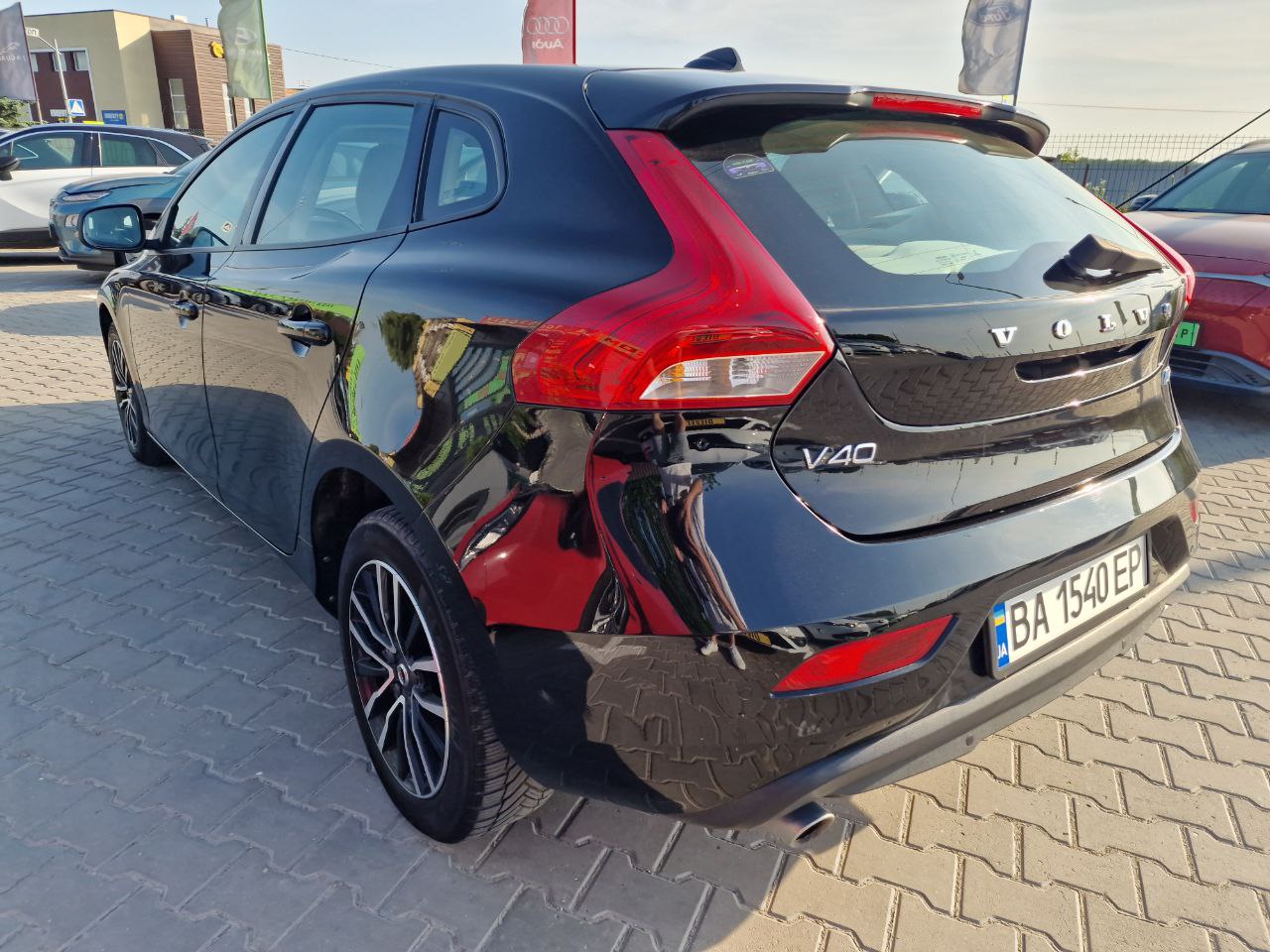 VOLVO V40
