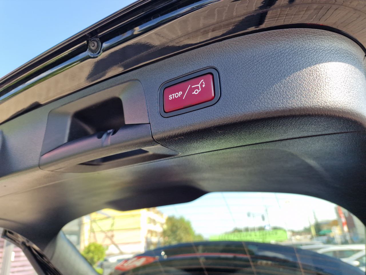 MERCEDES BENZ EQA