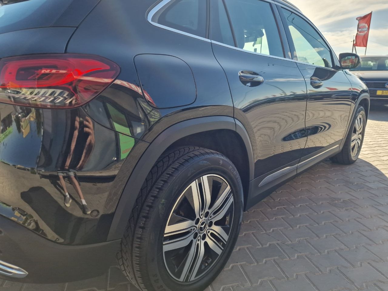 MERCEDES BENZ EQA