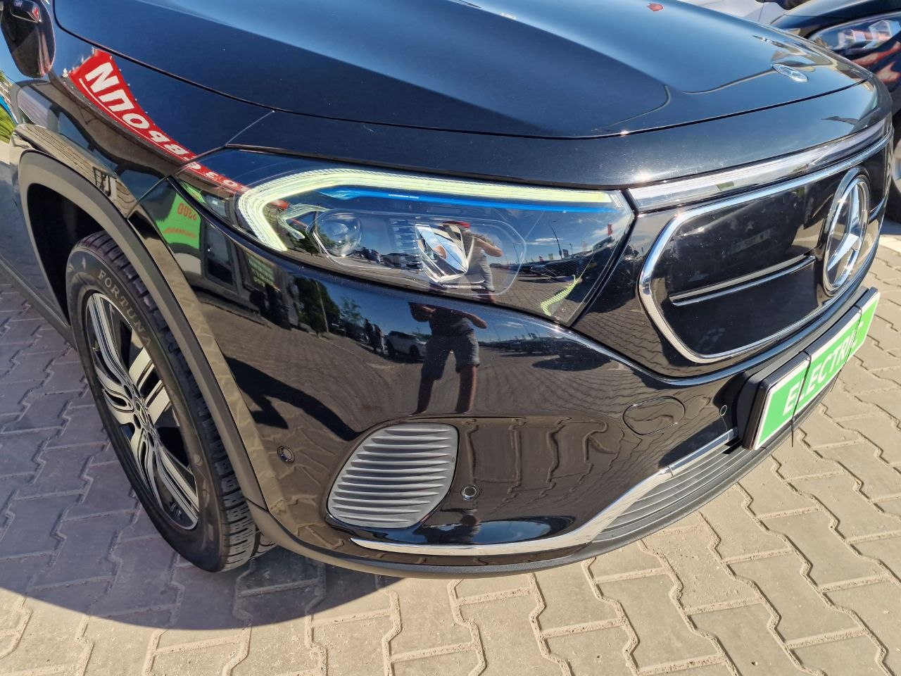 MERCEDES BENZ EQA