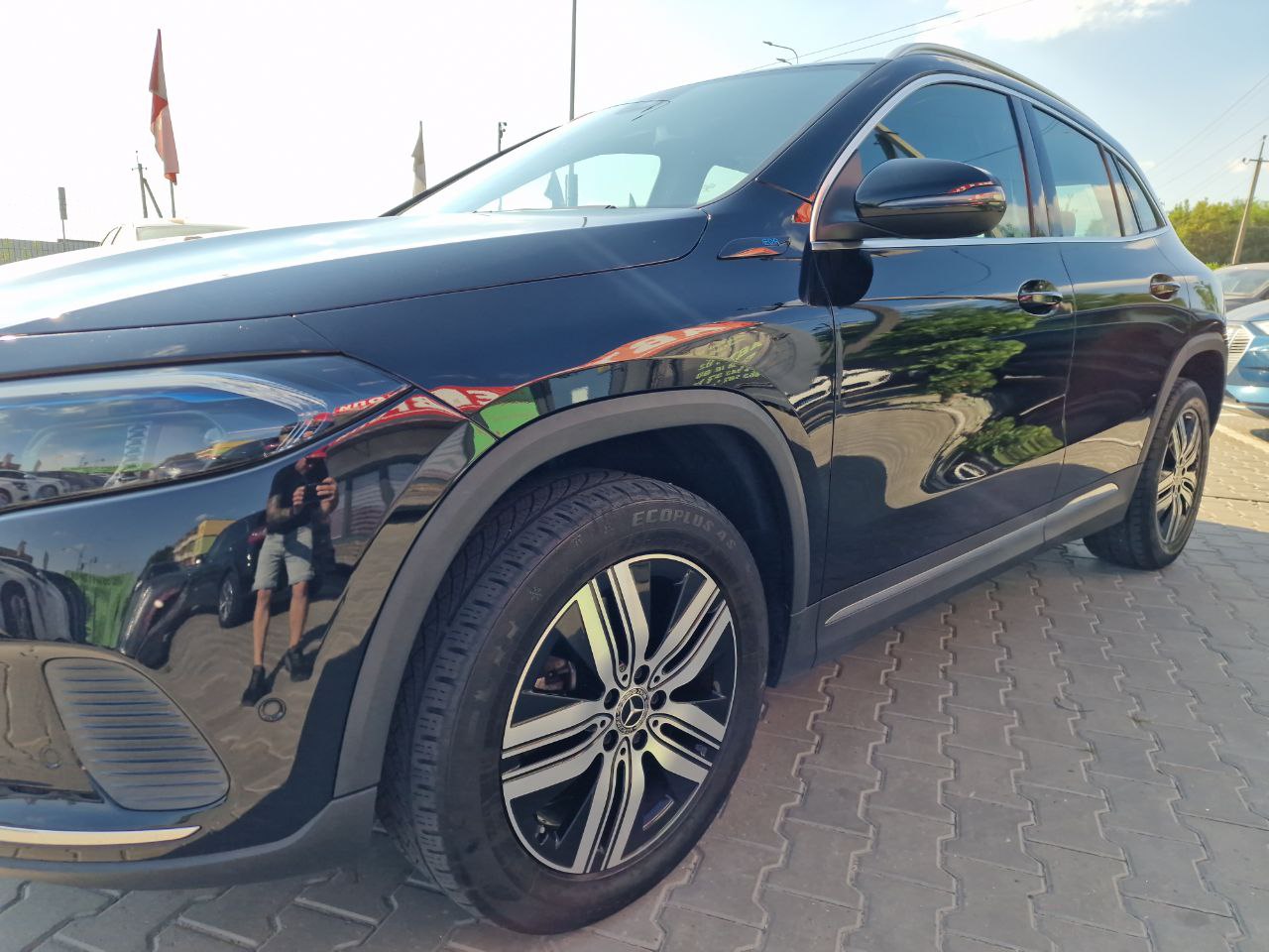 MERCEDES BENZ EQA