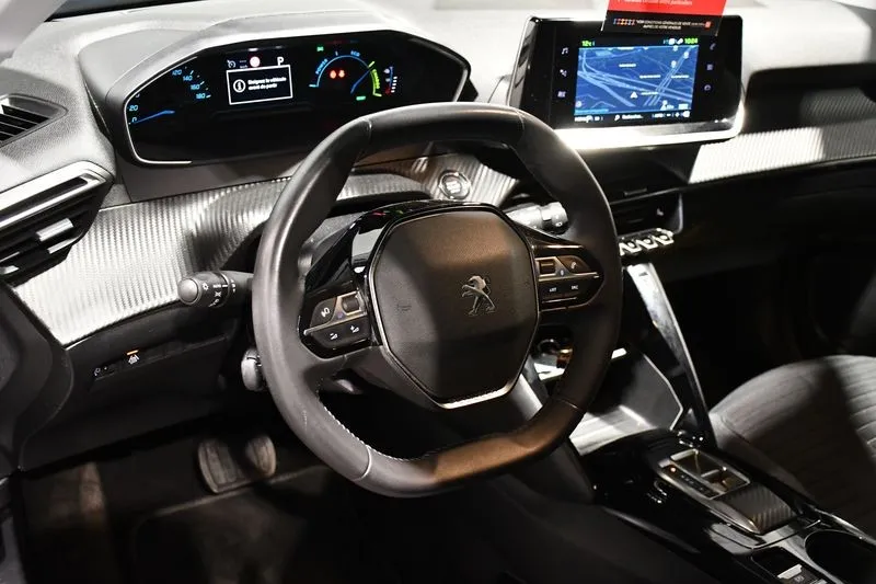 Peugeot E-2008