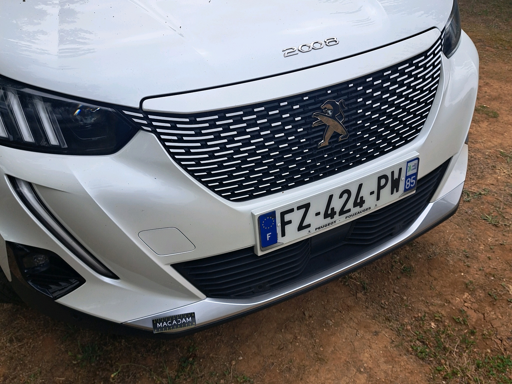 Peugeot E-2008