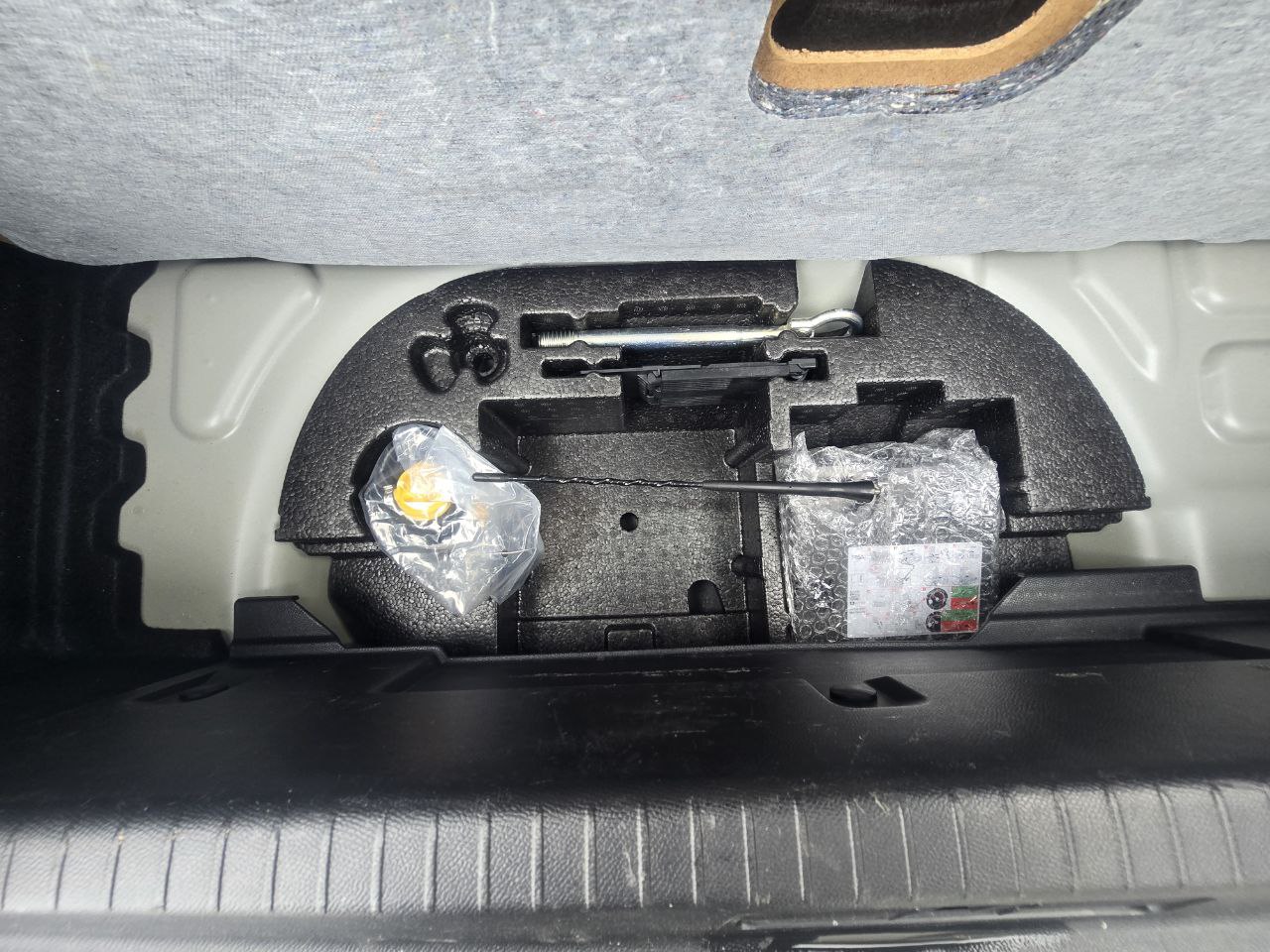 Peugeot E-208 Business