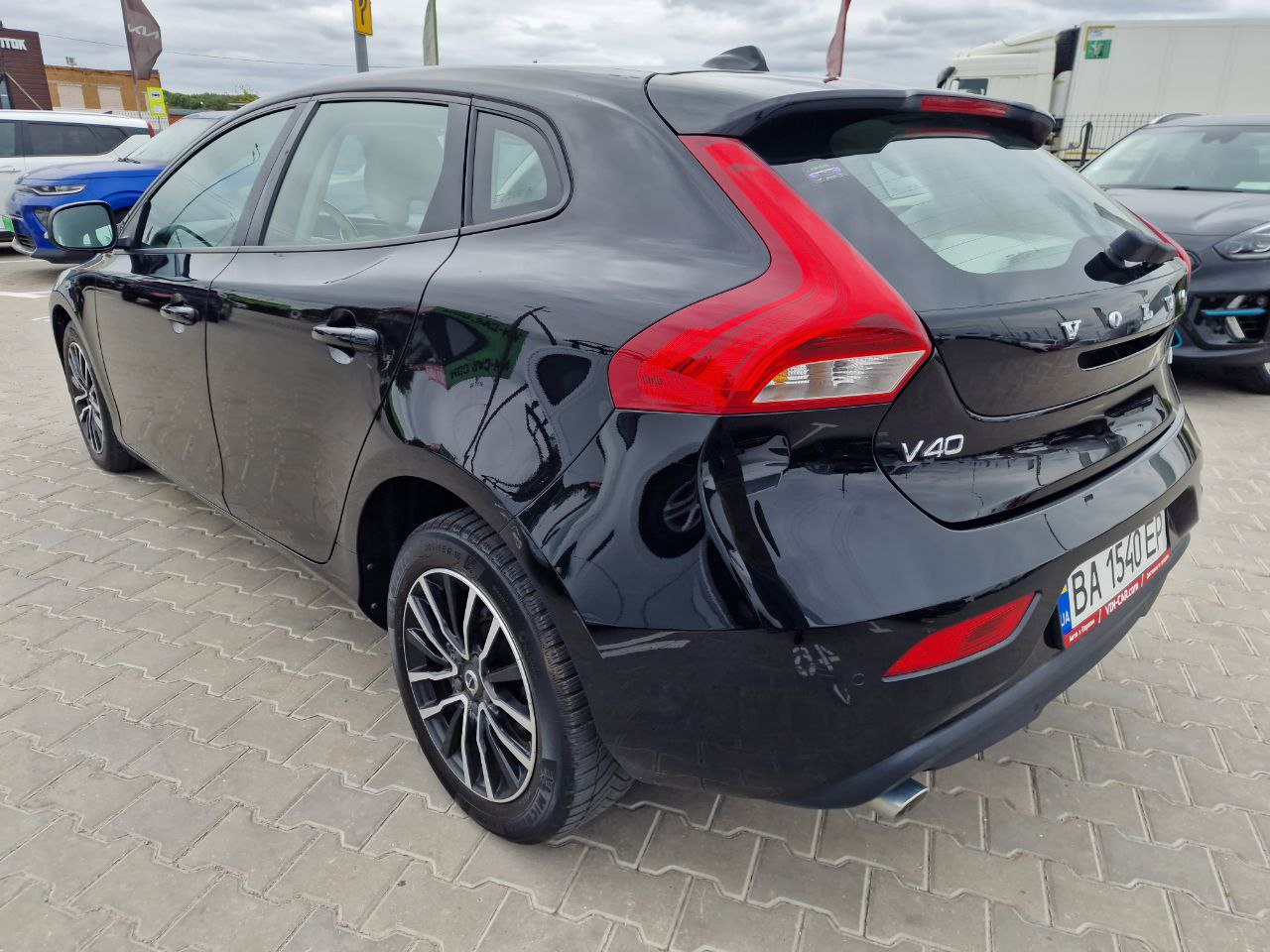 VOLVO V40