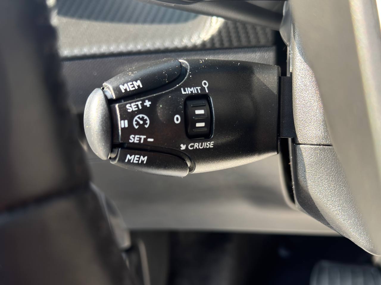 Peugeot 208 ALLURE