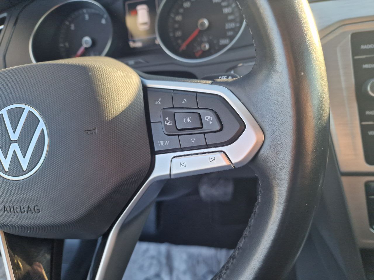 Volkswagen Passat Business+