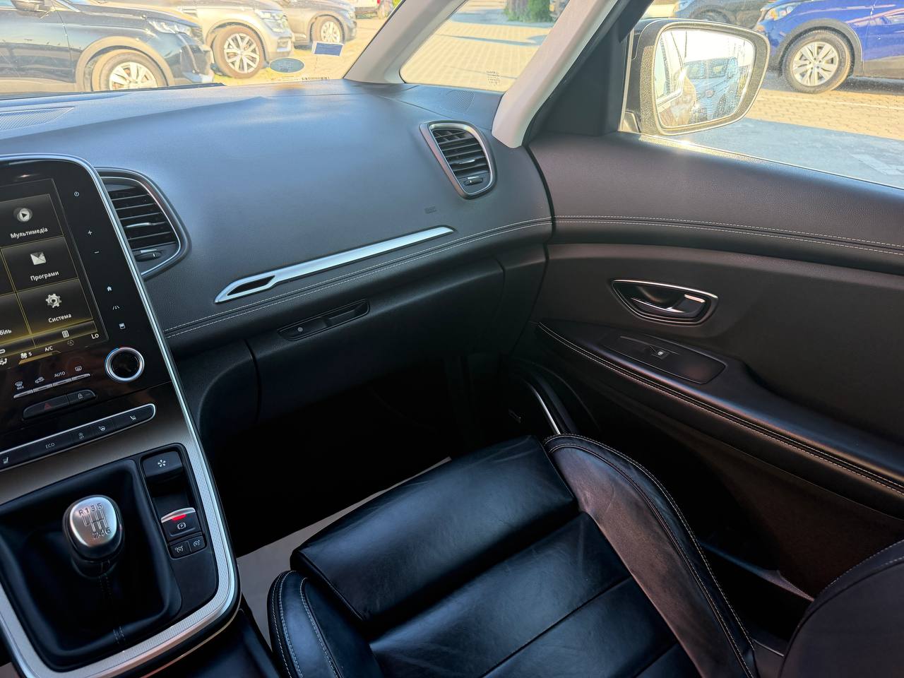 Renault Scenic INITIALE PARIS