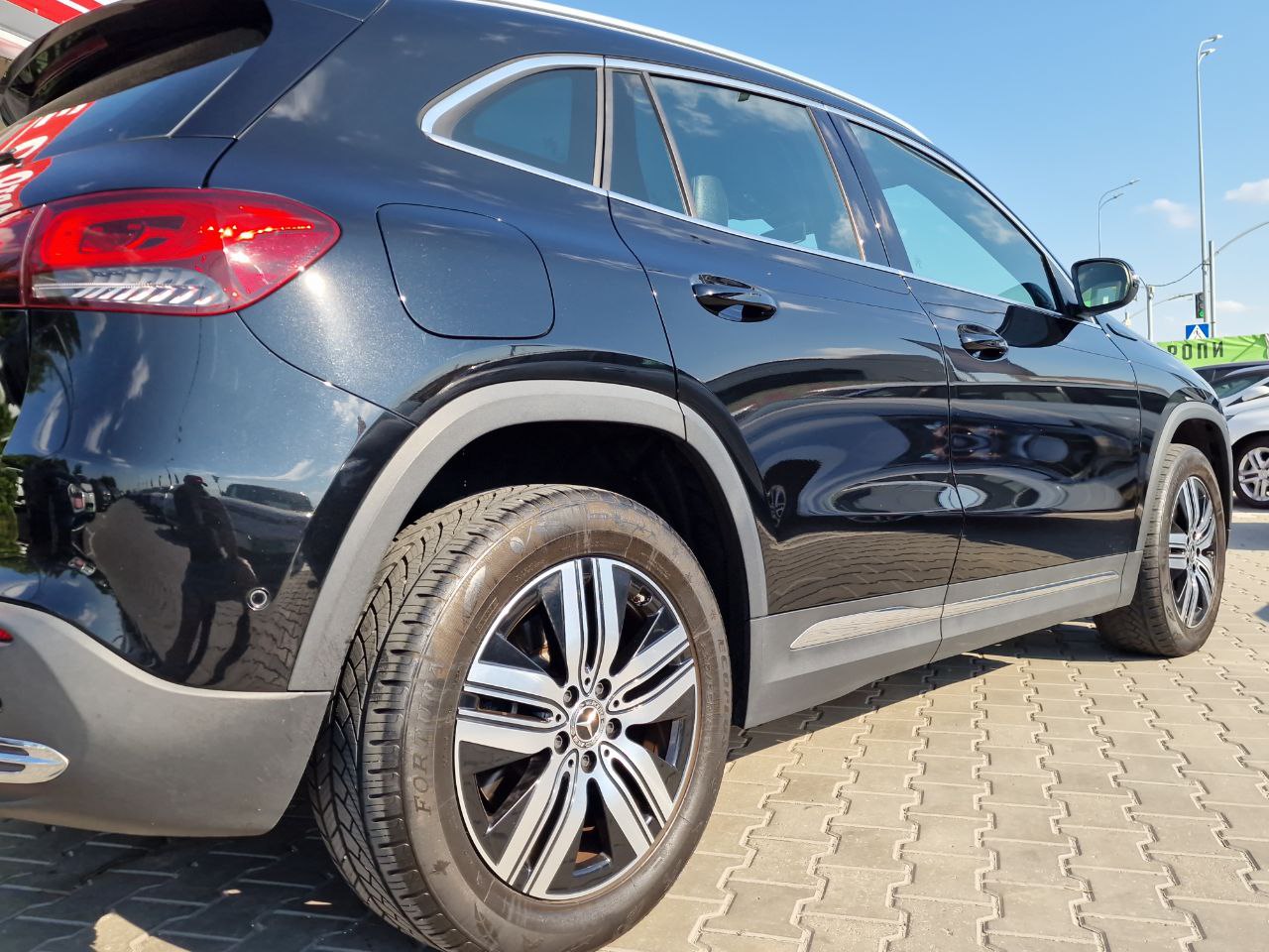 MERCEDES BENZ EQA