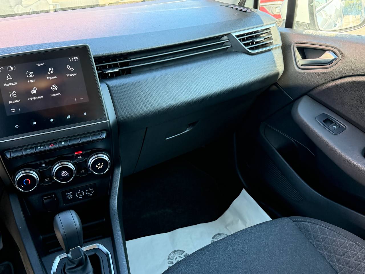 Renault Clio Business Hybrid