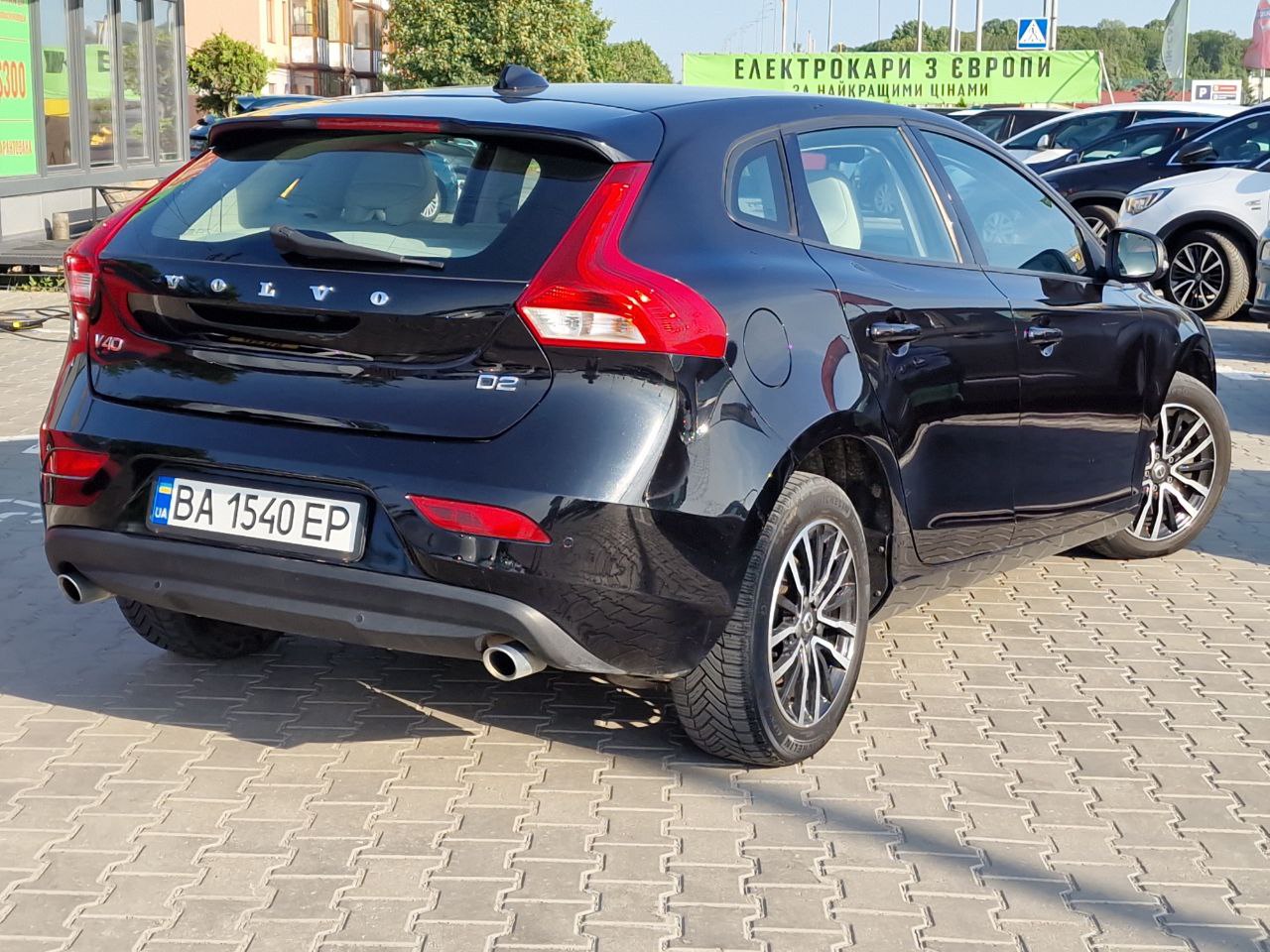 VOLVO V40