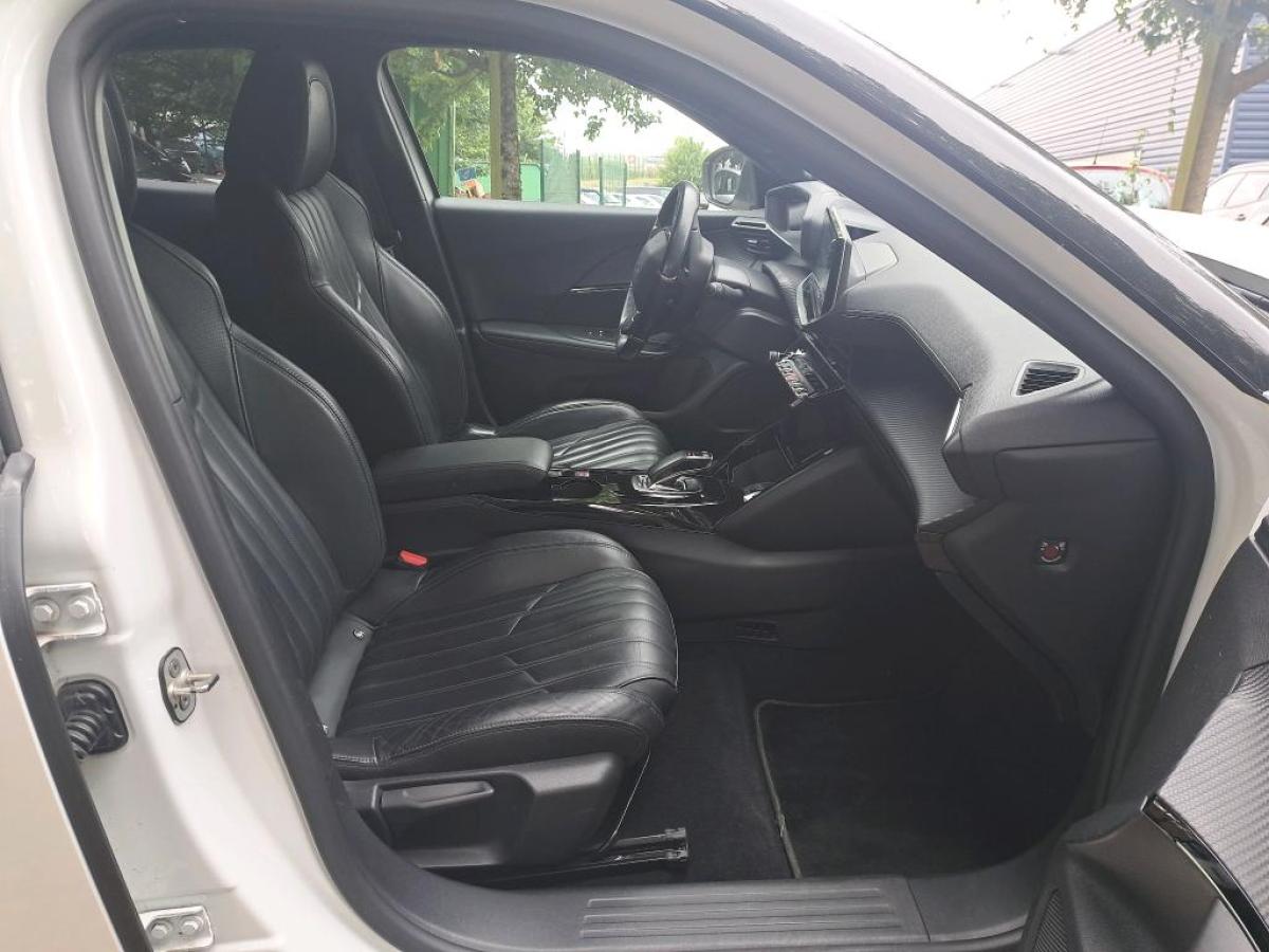 Peugeot E-2008