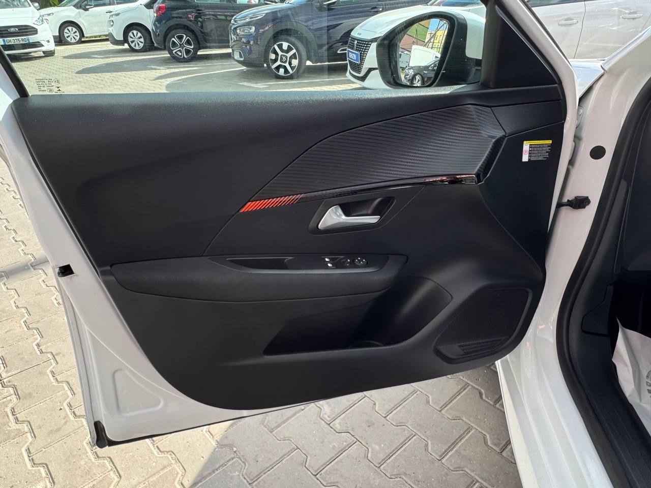 Peugeot E-208 Business