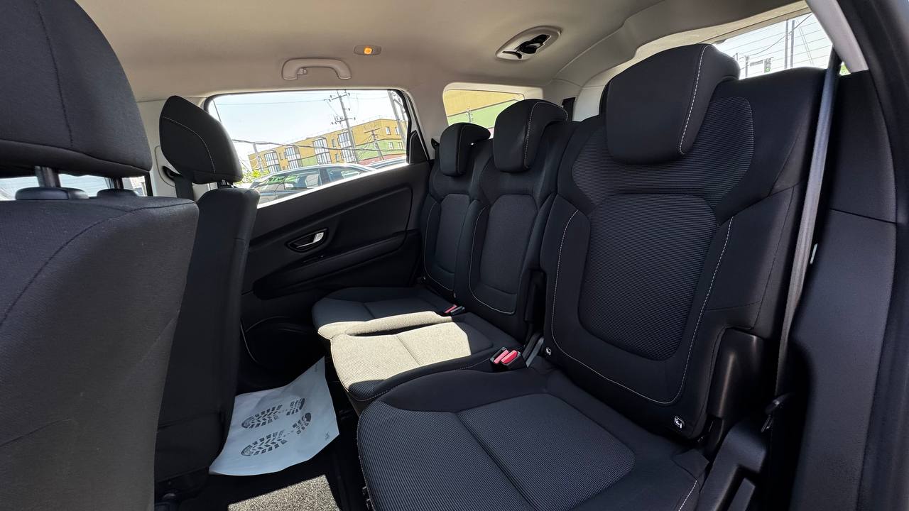 Renault GRAND Scenic Life