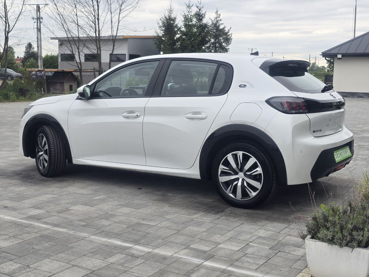 Peugeot E-208 Business
