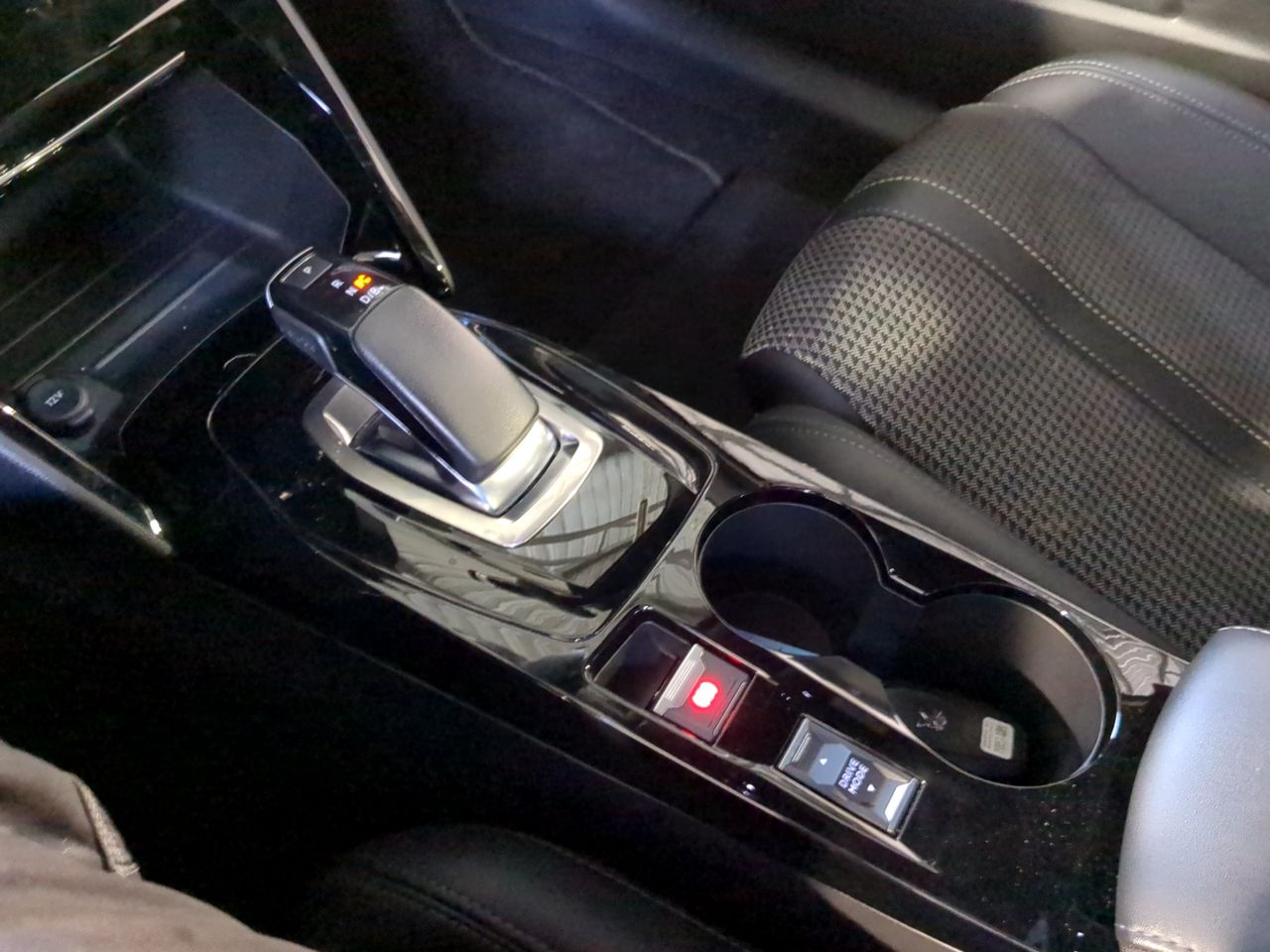 Peugeot E-208 GT