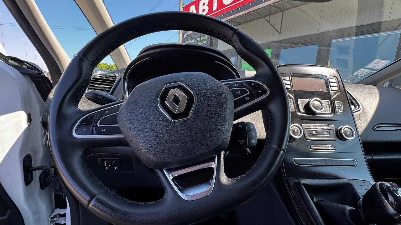 Renault GRAND Scenic Life