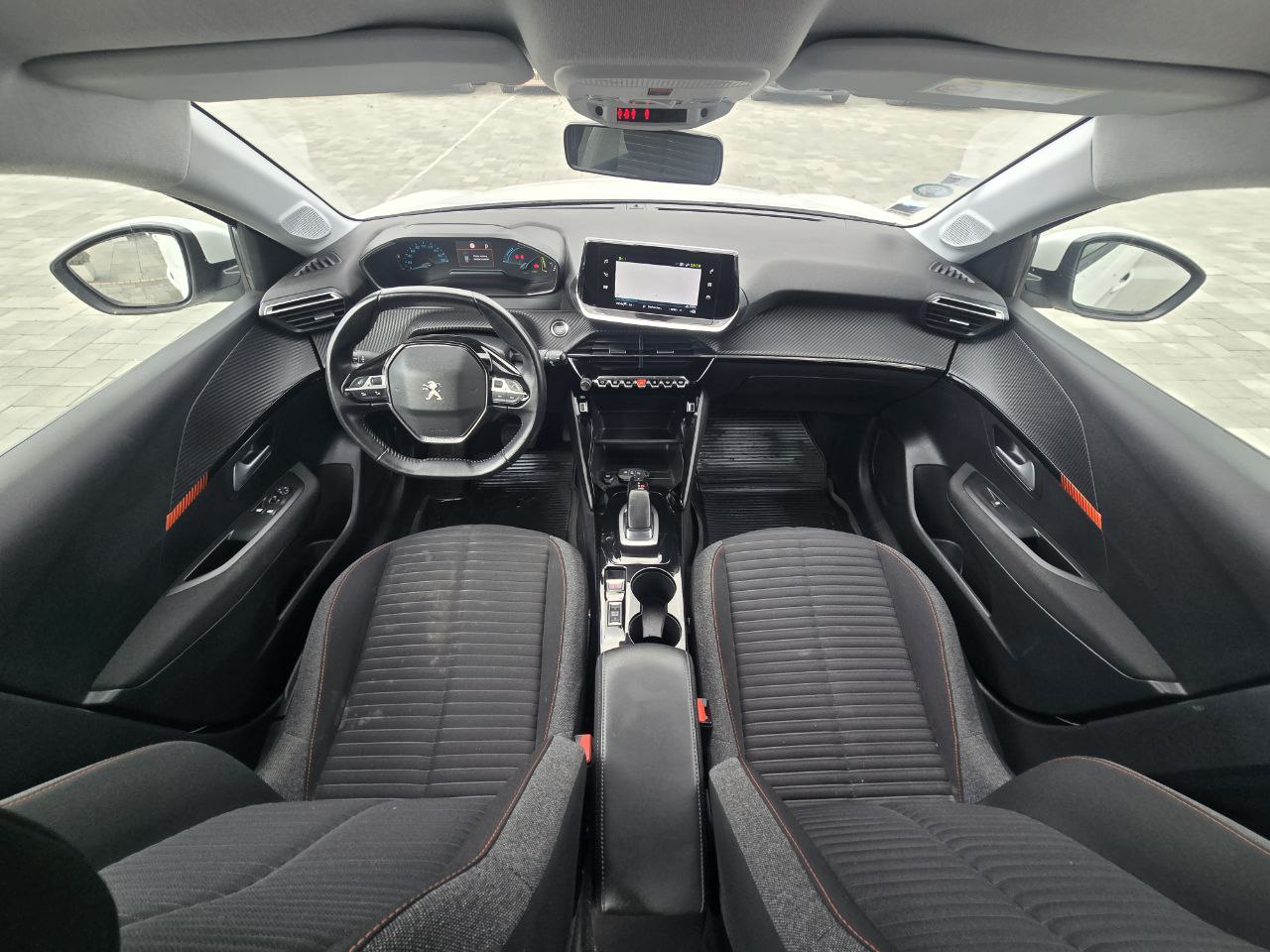 Peugeot E-208 Business