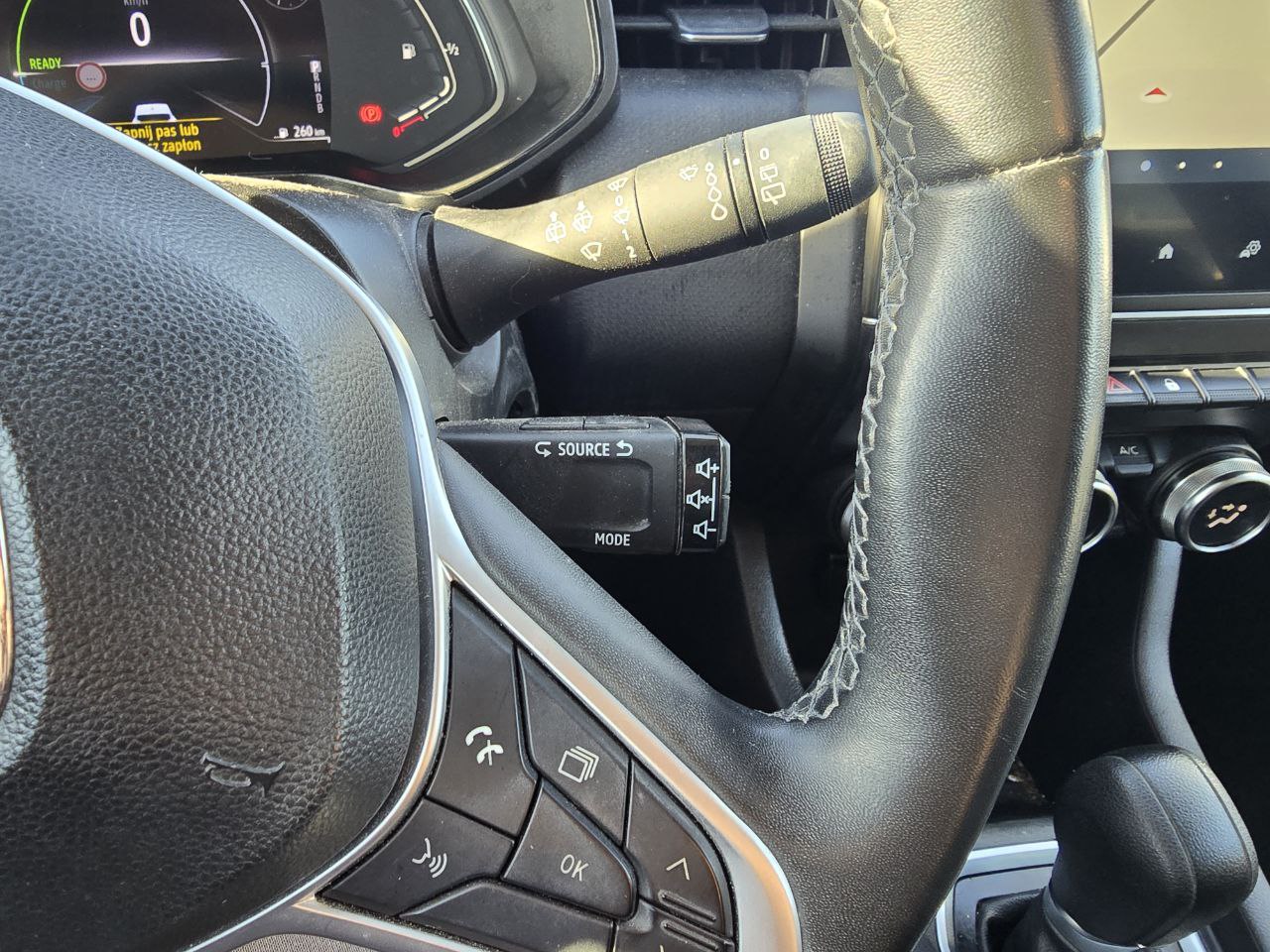 Renault Clio HYBRID Business