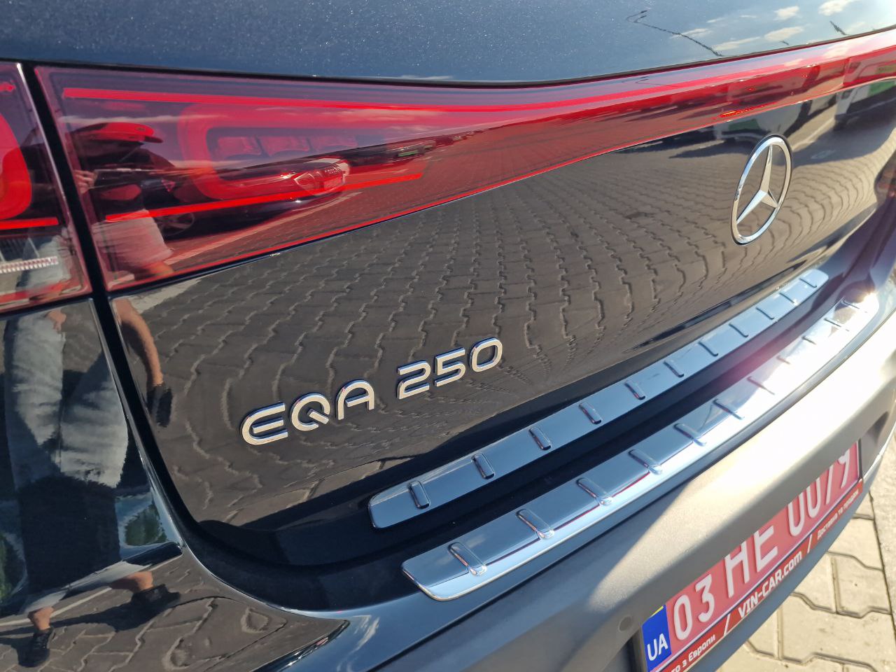 MERCEDES BENZ EQA