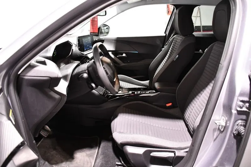 Peugeot E-2008