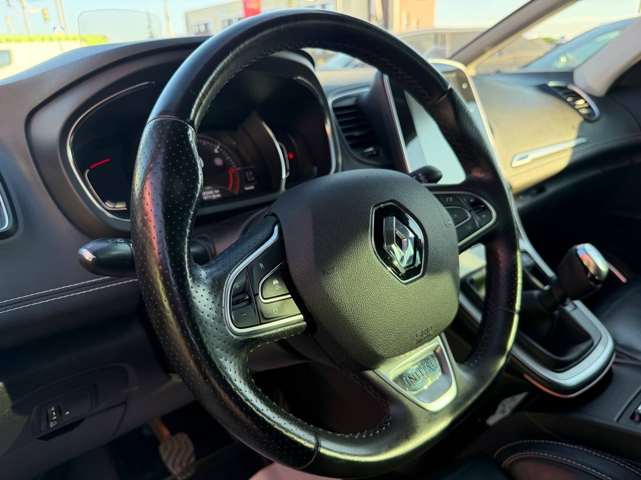 Renault Scenic INITIALE PARIS
